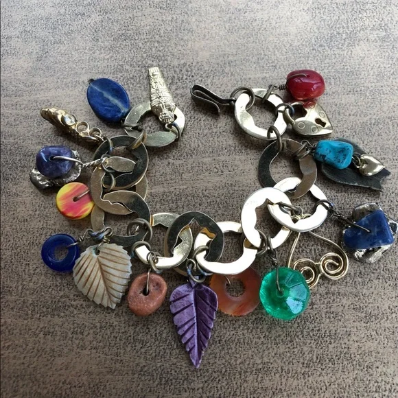 Unique bracelet in gold vermeil with different colored stones and charms - Picture 6 of 7